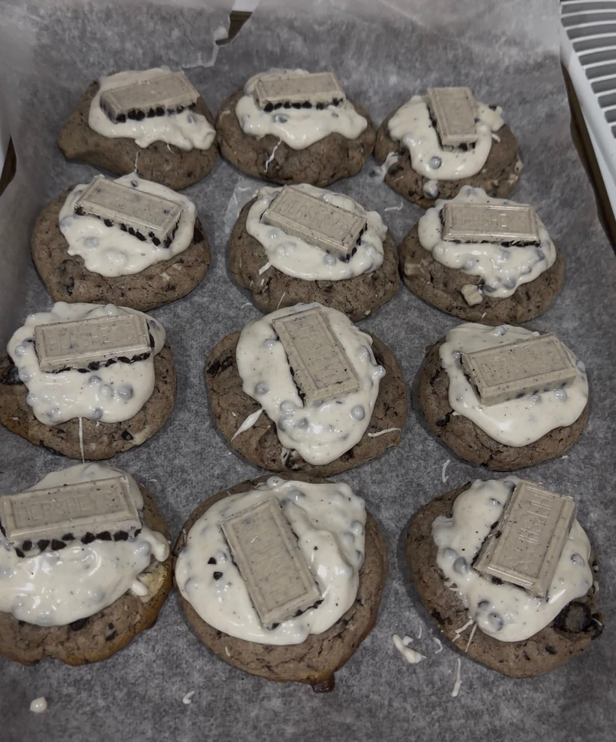 Cookies & Cream Cookies
